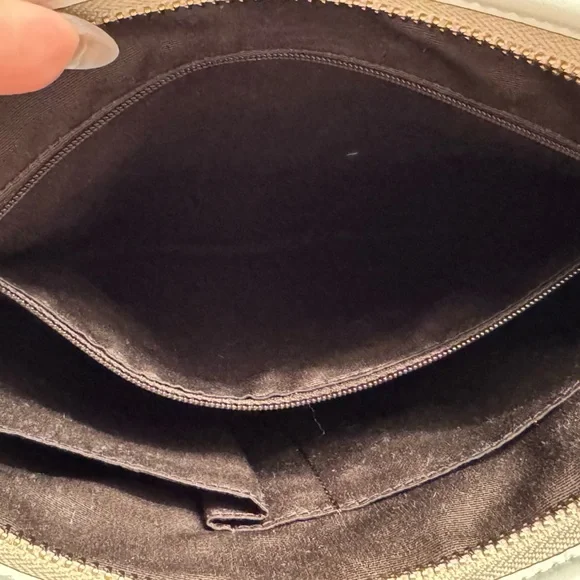 Coach Signature crossbody File Bag - New Without Tags - 13" x 10.5" - Picture 6 of 13